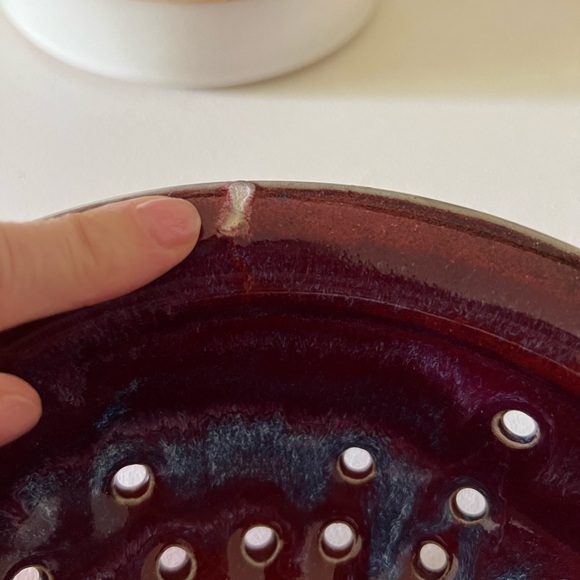Handmade berry dish in deep red and blue glaze, artist signed - Picture 4 of 8